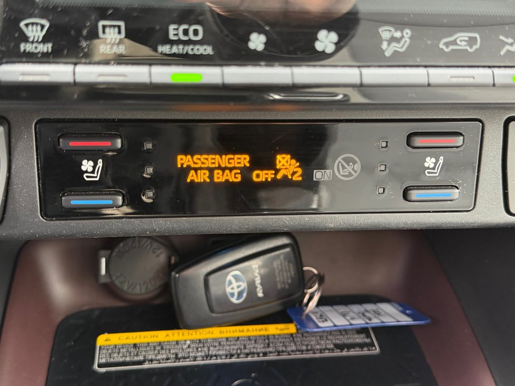 2021 Toyota RAV4 HYBRIDE LIMITED / LA TOTALE !! / AUBAINE !!! / in Thetford Mines, Quebec - 56 - w1024h768px