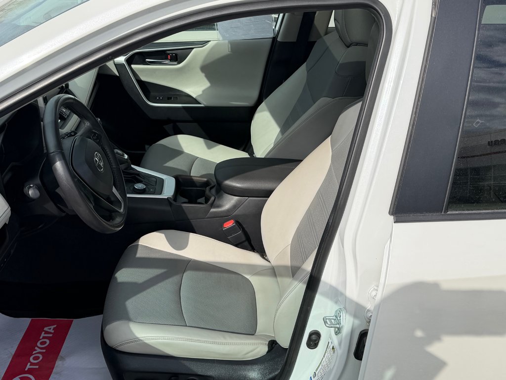 2021 Toyota RAV4 HYBRIDE LIMITED / LA TOTALE !! / AUBAINE !!! / in Thetford Mines, Quebec - 35 - w1024h768px