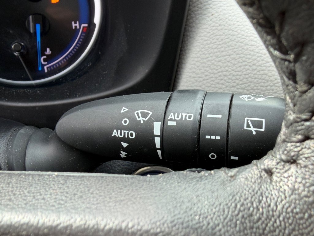 2021 Toyota RAV4 HYBRIDE LIMITED / LA TOTALE !! / AUBAINE !!! / in Thetford Mines, Quebec - 48 - w1024h768px