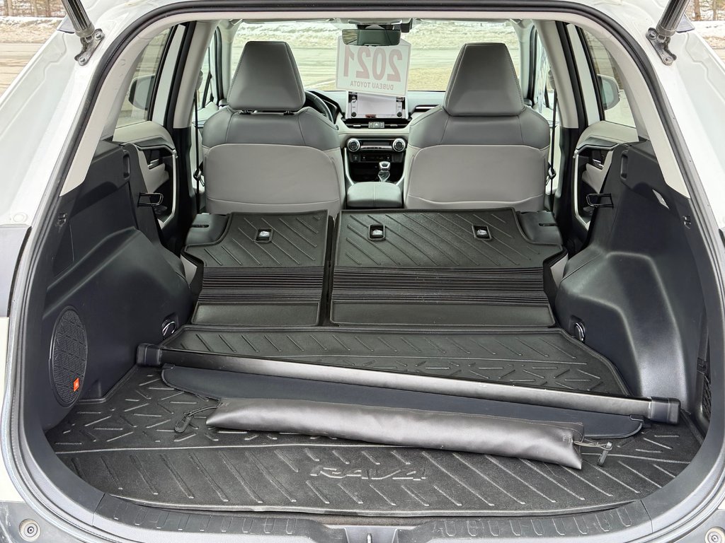 2021 Toyota RAV4 HYBRIDE LIMITED / LA TOTALE !! / AUBAINE !!! / in Thetford Mines, Quebec - 77 - w1024h768px