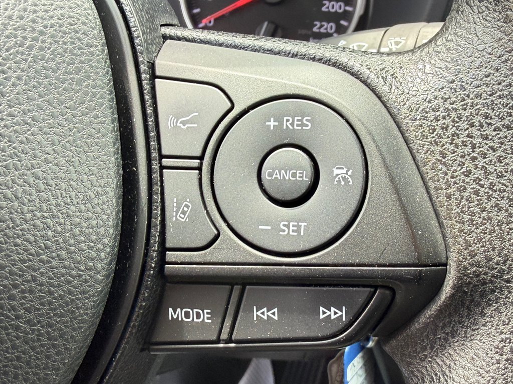 2021 Toyota RAV4 LE AWD / DEMARREUR DISTANCE / CARFAX 3,232$ / in Thetford Mines, Quebec - 33 - w1024h768px