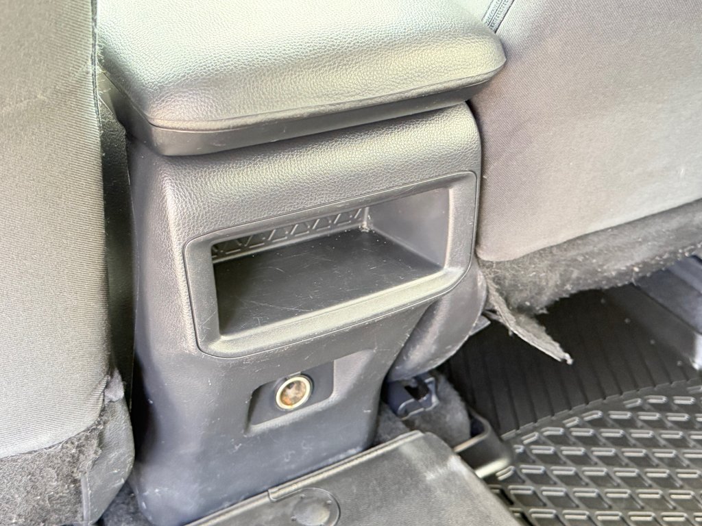 2021 Toyota RAV4 LE AWD / DEMARREUR DISTANCE / CARFAX 3,232$ / in Thetford Mines, Quebec - 49 - w1024h768px