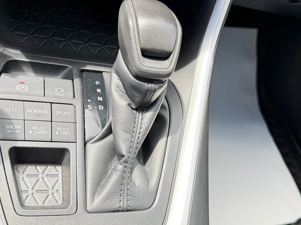 2021 Toyota RAV4 LE AWD / DEMARREUR DISTANCE / CARFAX 3,232$ / in Thetford Mines, Quebec - 41 - w1024h768px