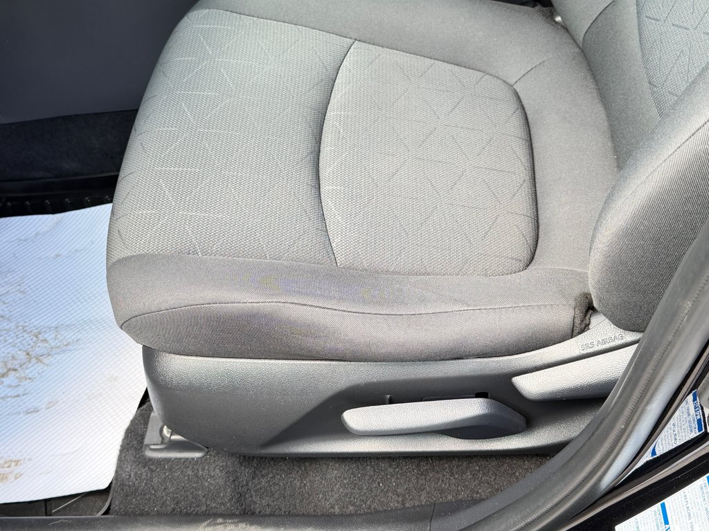 2021 Toyota RAV4 LE AWD / DEMARREUR DISTANCE / CARFAX 3,232$ / in Thetford Mines, Quebec - 29 - w1024h768px
