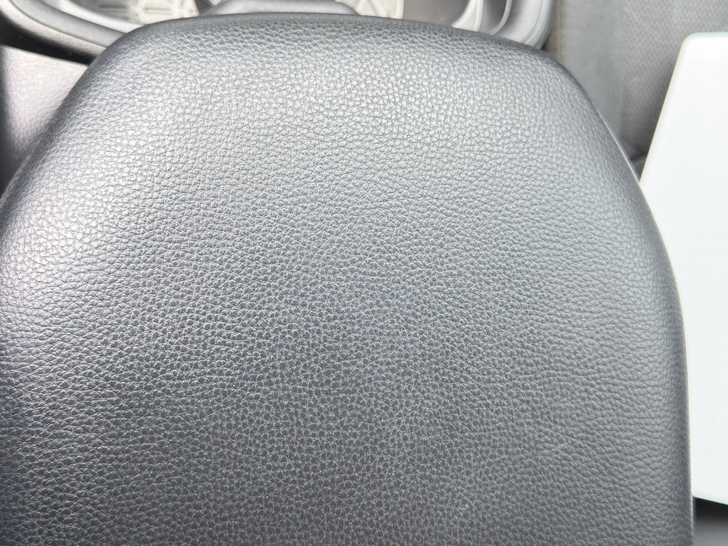 2021 Toyota RAV4 LE AWD / DEMARREUR DISTANCE / CARFAX 3,232$ / in Thetford Mines, Quebec - 43 - w1024h768px