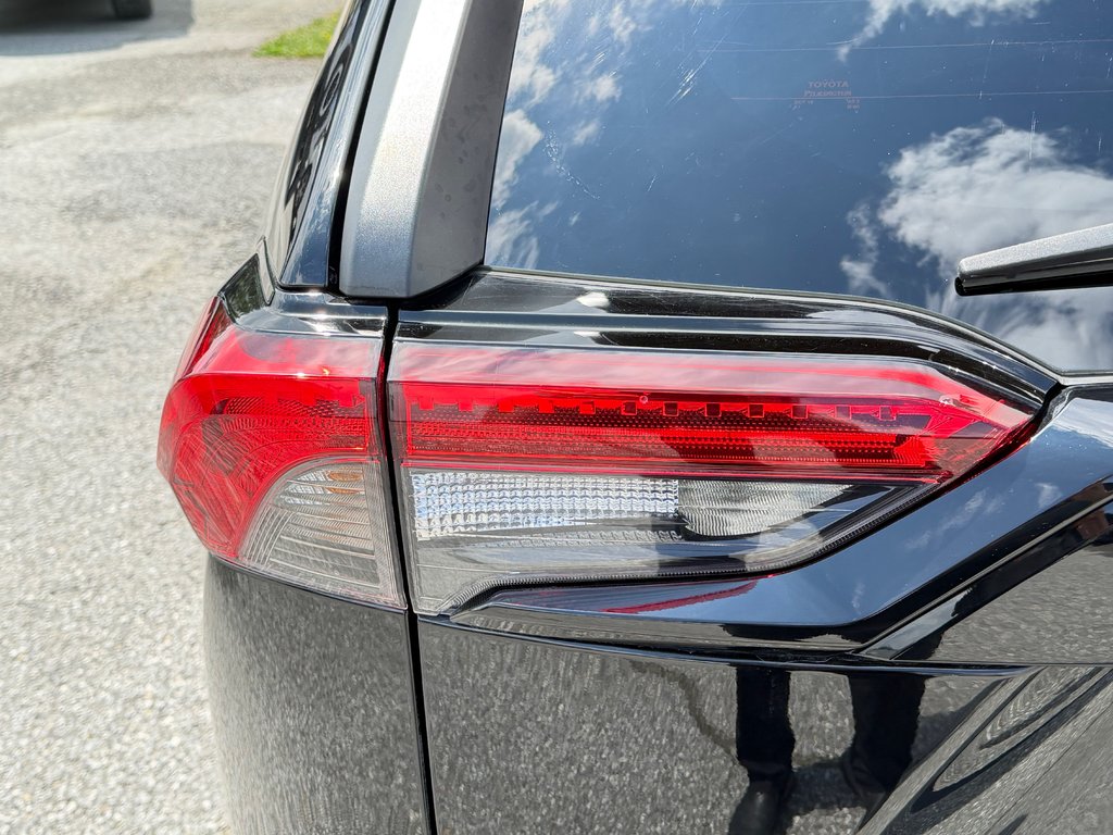 2021 Toyota RAV4 LE AWD / DEMARREUR DISTANCE / CARFAX 3,232$ / in Thetford Mines, Quebec - 20 - w1024h768px