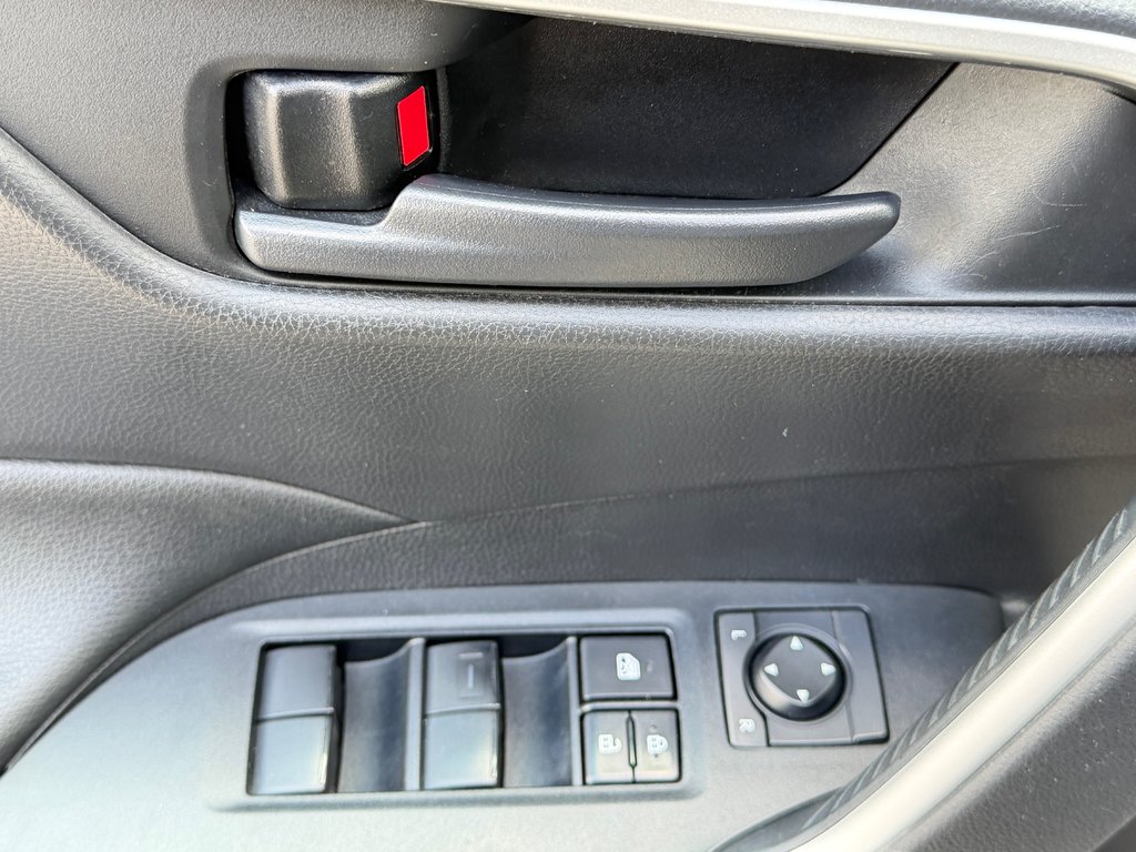 2021 Toyota RAV4 LE AWD / DEMARREUR DISTANCE / CARFAX 3,232$ / in Thetford Mines, Quebec - 27 - w1024h768px