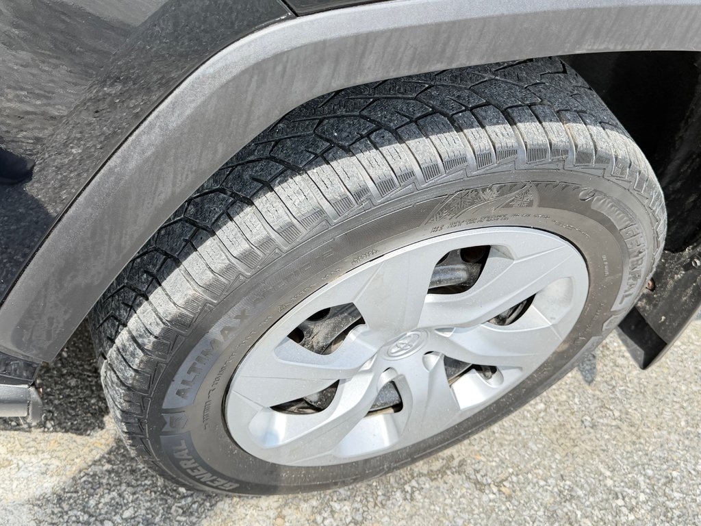 2021 Toyota RAV4 LE AWD / DEMARREUR DISTANCE / CARFAX 3,232$ / in Thetford Mines, Quebec - 13 - w1024h768px