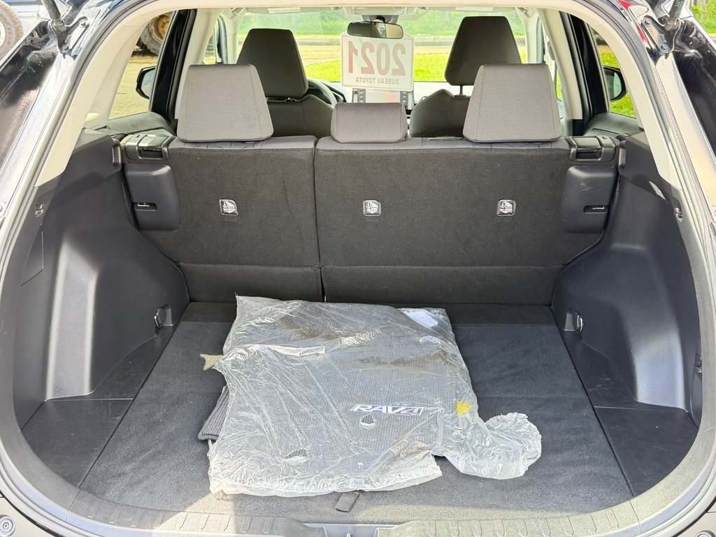 2021 Toyota RAV4 LE AWD / DEMARREUR DISTANCE / CARFAX 3,232$ / in Thetford Mines, Quebec - 50 - w1024h768px