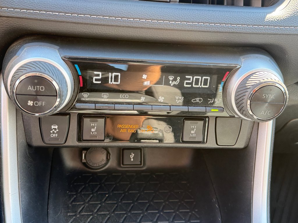 Toyota RAV4 HYBRIDE LE AWD / SUPER PRIX !!! / 2021 à Thetford Mines, Québec - 43 - w1024h768px