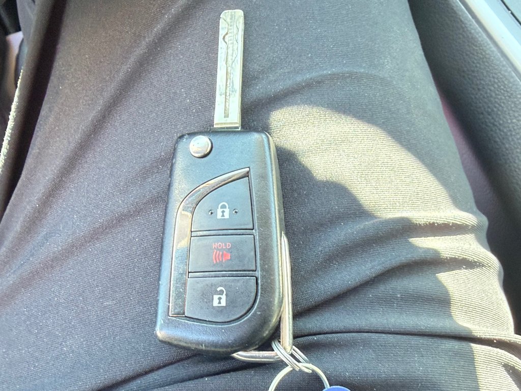 Toyota RAV4 HYBRIDE LE AWD / SUPER PRIX !!! / 2021 à Thetford Mines, Québec - 52 - w1024h768px