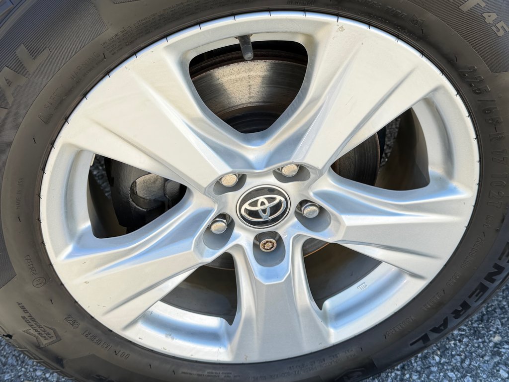 Toyota RAV4 HYBRIDE LE AWD / SUPER PRIX !!! / 2021 à Thetford Mines, Québec - 14 - w1024h768px