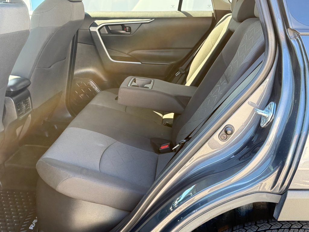 Toyota RAV4 HYBRIDE LE AWD / SUPER PRIX !!! / 2021 à Thetford Mines, Québec - 53 - w1024h768px
