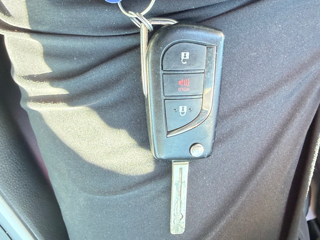 Toyota RAV4 HYBRIDE LE AWD / SUPER PRIX !!! / 2021 à Thetford Mines, Québec - 49 - w1024h768px