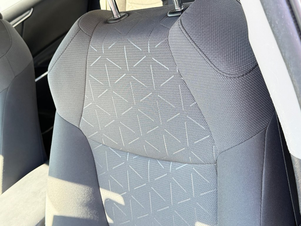 Toyota RAV4 HYBRIDE LE AWD / SUPER PRIX !!! / 2021 à Thetford Mines, Québec - 33 - w1024h768px