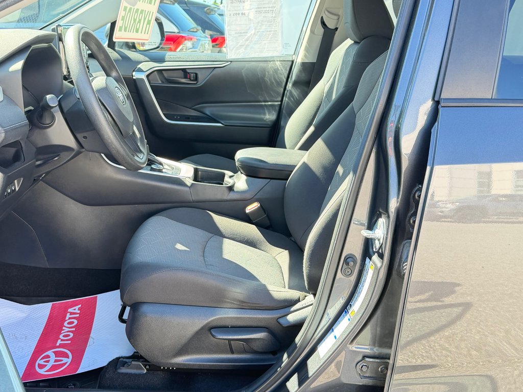 Toyota RAV4 HYBRIDE LE AWD / SUPER PRIX !!! / 2021 à Thetford Mines, Québec - 31 - w1024h768px