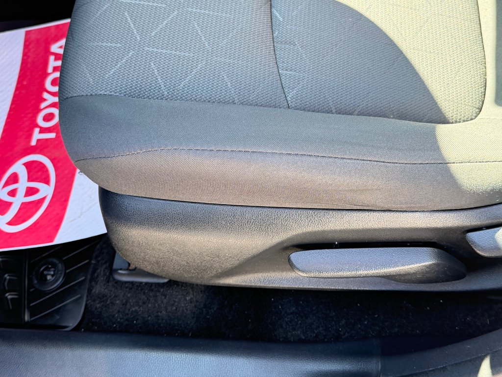 Toyota RAV4 HYBRIDE LE AWD / SUPER PRIX !!! / 2021 à Thetford Mines, Québec - 32 - w1024h768px