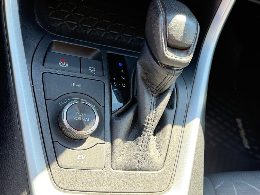 Toyota RAV4 HYBRIDE LE AWD / SUPER PRIX !!! / 2021 à Thetford Mines, Québec - 45 - w1024h768px