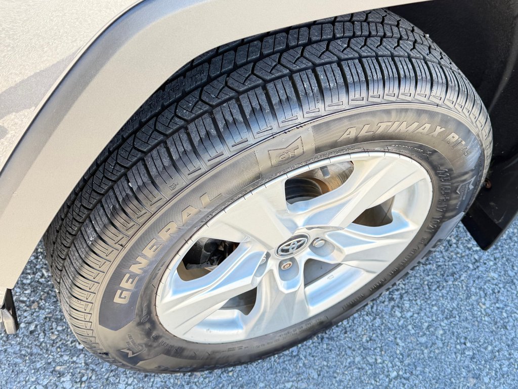 Toyota RAV4 HYBRIDE LE AWD / SUPER PRIX !!! / 2021 à Thetford Mines, Québec - 13 - w1024h768px