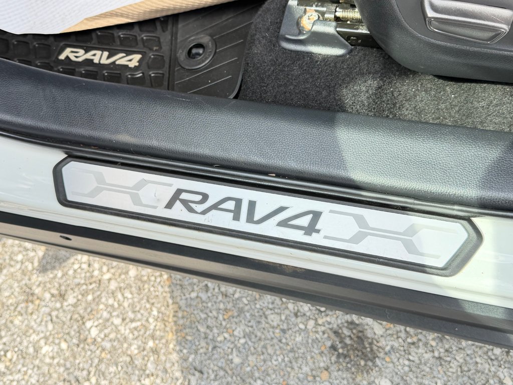 Toyota RAV4 XSE HYBRIDE / 148.300KM / PNEUS NEUFS / HITCH / 2021 à Thetford Mines, Québec - 34 - w1024h768px