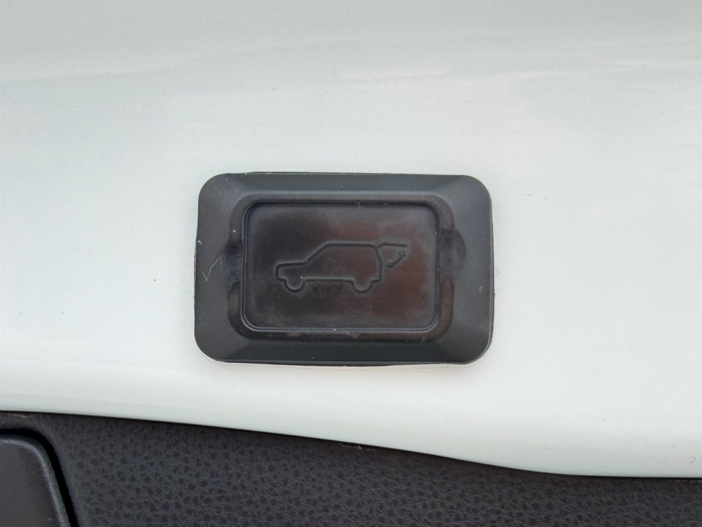 Toyota RAV4 XSE HYBRIDE / 148.300KM / PNEUS NEUFS / HITCH / 2021 à Thetford Mines, Québec - 65 - w1024h768px