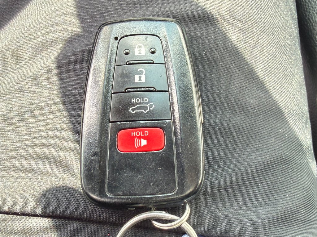Toyota RAV4 XSE HYBRIDE / 148.300KM / PNEUS NEUFS / HITCH / 2021 à Thetford Mines, Québec - 57 - w1024h768px