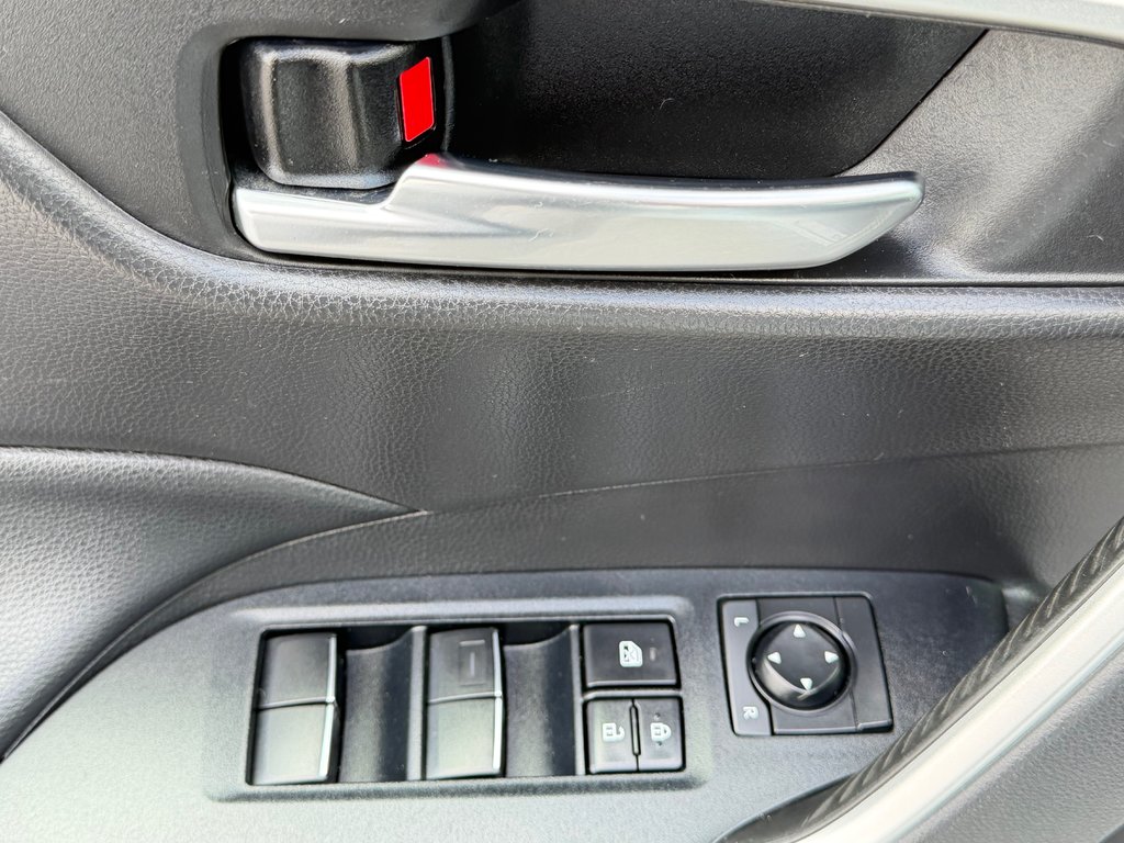 Toyota RAV4 XSE HYBRIDE / 148.300KM / PNEUS NEUFS / HITCH / 2021 à Thetford Mines, Québec - 32 - w1024h768px