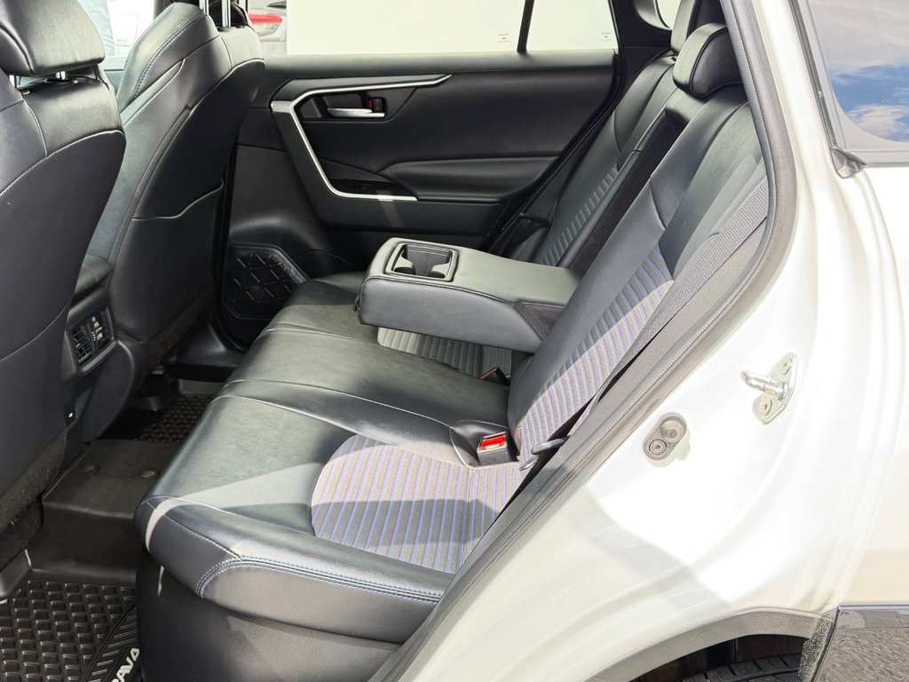 Toyota RAV4 XSE HYBRIDE / 148.300KM / PNEUS NEUFS / HITCH / 2021 à Thetford Mines, Québec - 59 - w1024h768px
