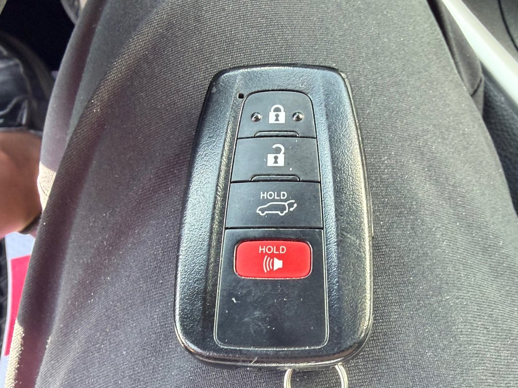 2021 Toyota RAV4 XSE HYBRIDE / GROUPE TECHNO/ TOIT / LE PLUS ÉQUIPÉ in Thetford Mines, Quebec - 58 - w1024h768px