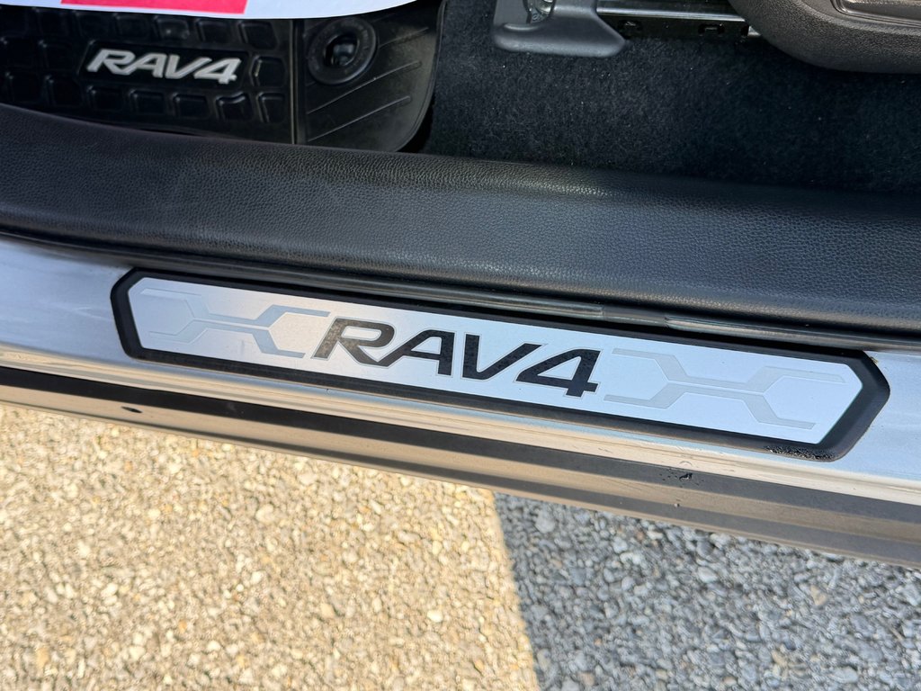 2021 Toyota RAV4 XSE HYBRIDE / GROUPE TECHNO/ TOIT / LE PLUS ÉQUIPÉ in Thetford Mines, Quebec - 33 - w1024h768px