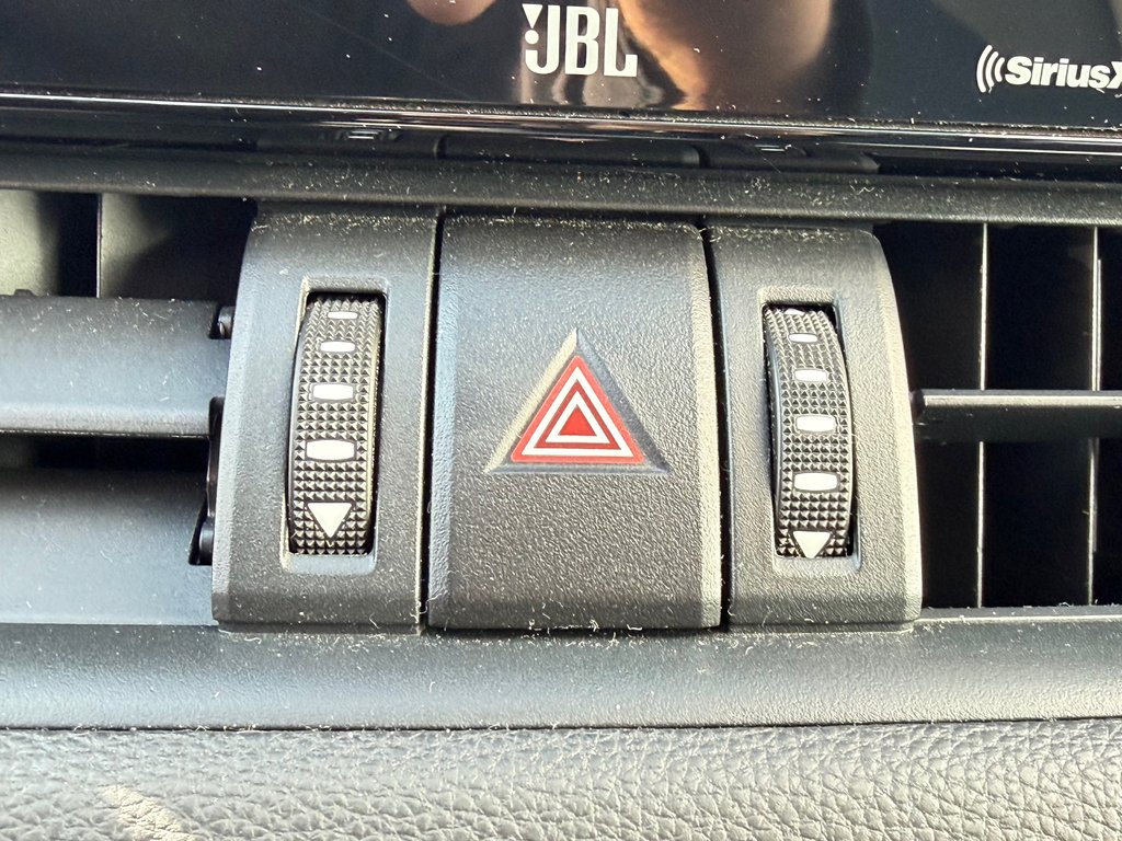 2021 Toyota RAV4 XSE HYBRIDE / GROUPE TECHNO/ TOIT / LE PLUS ÉQUIPÉ in Thetford Mines, Quebec - 47 - w1024h768px