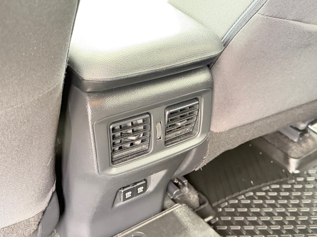 Toyota RAV4 XLE AWD / ATTACHE REMORQUE / FREINS NEUFS / 2021 à Thetford Mines, Québec - 56 - w1024h768px