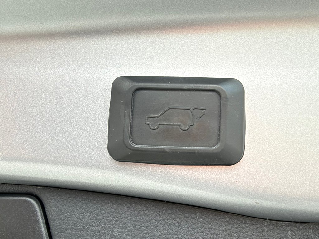 Toyota RAV4 XLE AWD / ATTACHE REMORQUE / FREINS NEUFS / 2021 à Thetford Mines, Québec - 60 - w1024h768px