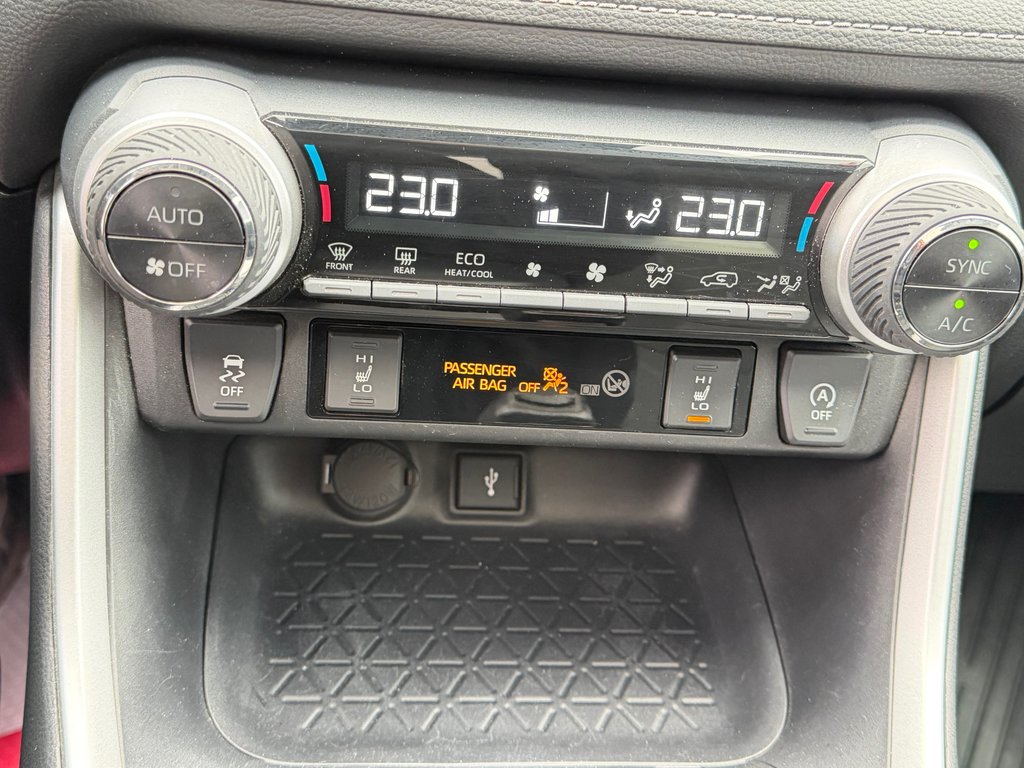 Toyota RAV4 XLE AWD / ATTACHE REMORQUE / FREINS NEUFS / 2021 à Thetford Mines, Québec - 46 - w1024h768px
