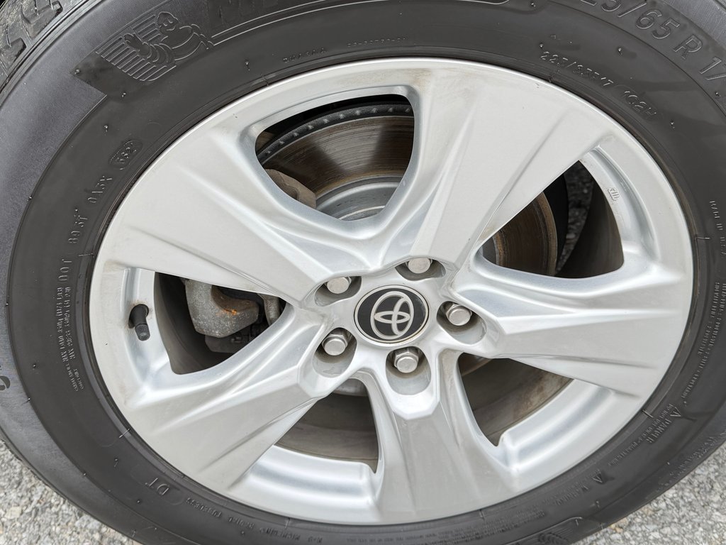 Toyota RAV4 XLE AWD / ATTACHE REMORQUE / FREINS NEUFS / 2021 à Thetford Mines, Québec - 15 - w1024h768px