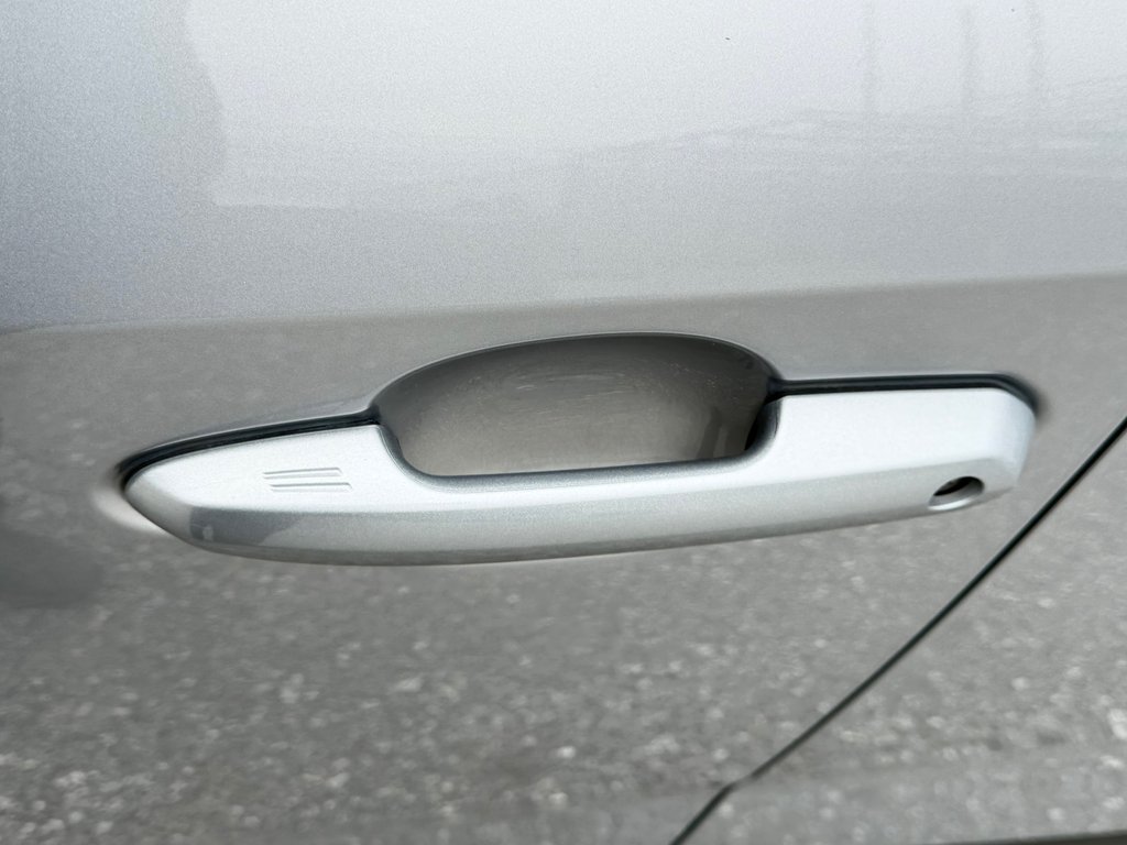 Toyota RAV4 XLE AWD / ATTACHE REMORQUE / FREINS NEUFS / 2021 à Thetford Mines, Québec - 21 - w1024h768px