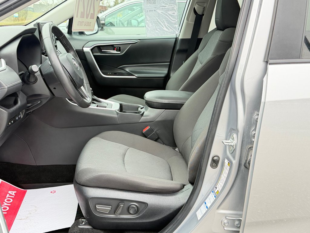 Toyota RAV4 XLE AWD / ATTACHE REMORQUE / FREINS NEUFS / 2021 à Thetford Mines, Québec - 32 - w1024h768px