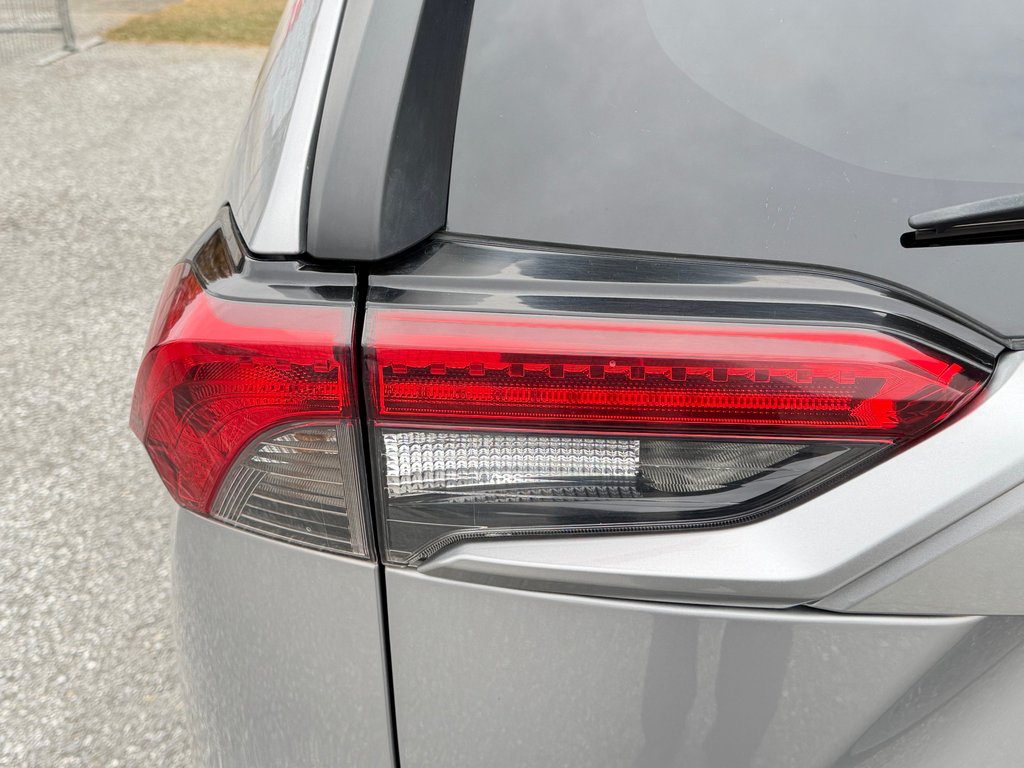 Toyota RAV4 XLE AWD / ATTACHE REMORQUE / FREINS NEUFS / 2021 à Thetford Mines, Québec - 24 - w1024h768px