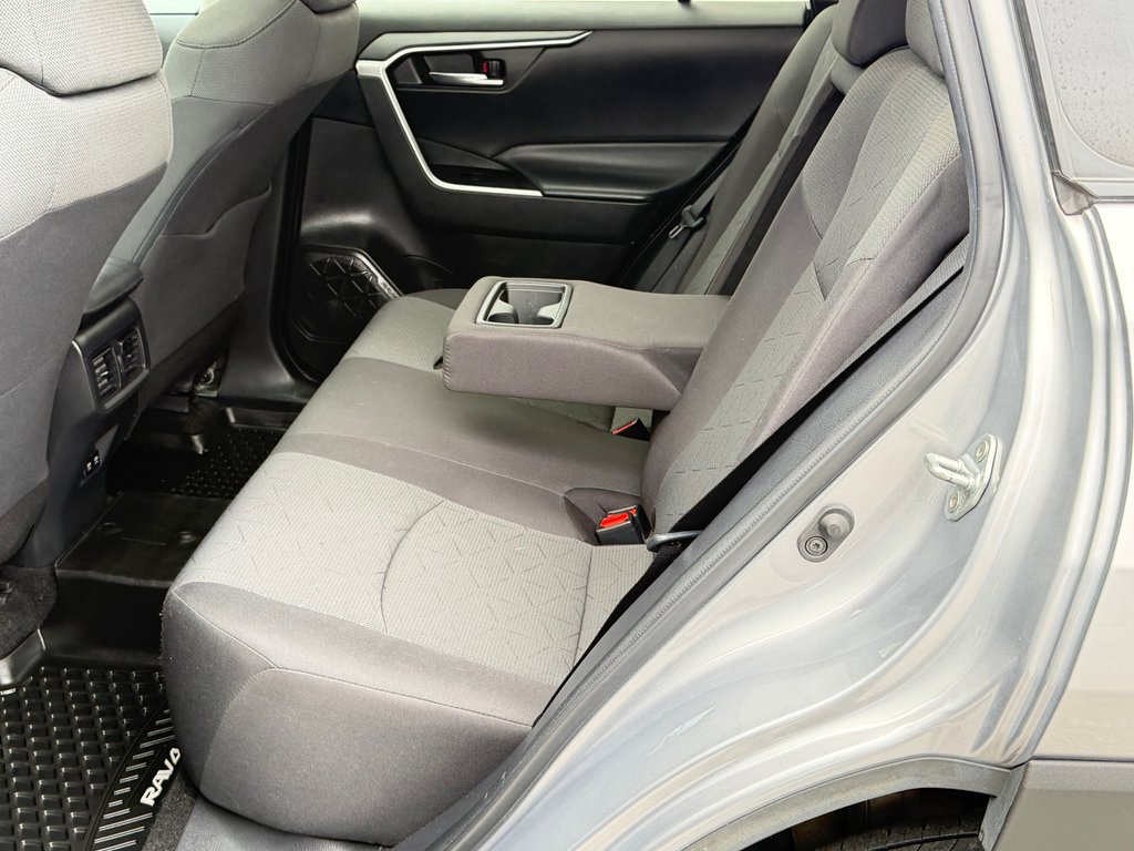 Toyota RAV4 XLE AWD / ATTACHE REMORQUE / FREINS NEUFS / 2021 à Thetford Mines, Québec - 55 - w1024h768px