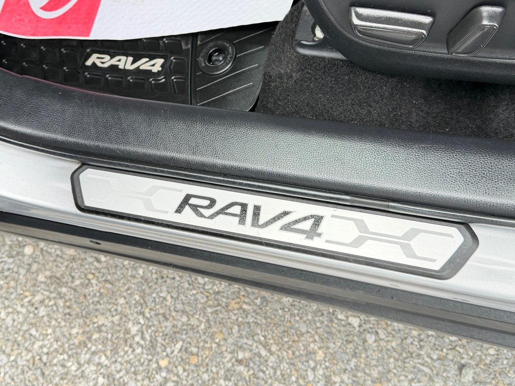 Toyota RAV4 XLE AWD / ATTACHE REMORQUE / FREINS NEUFS / 2021 à Thetford Mines, Québec - 35 - w1024h768px