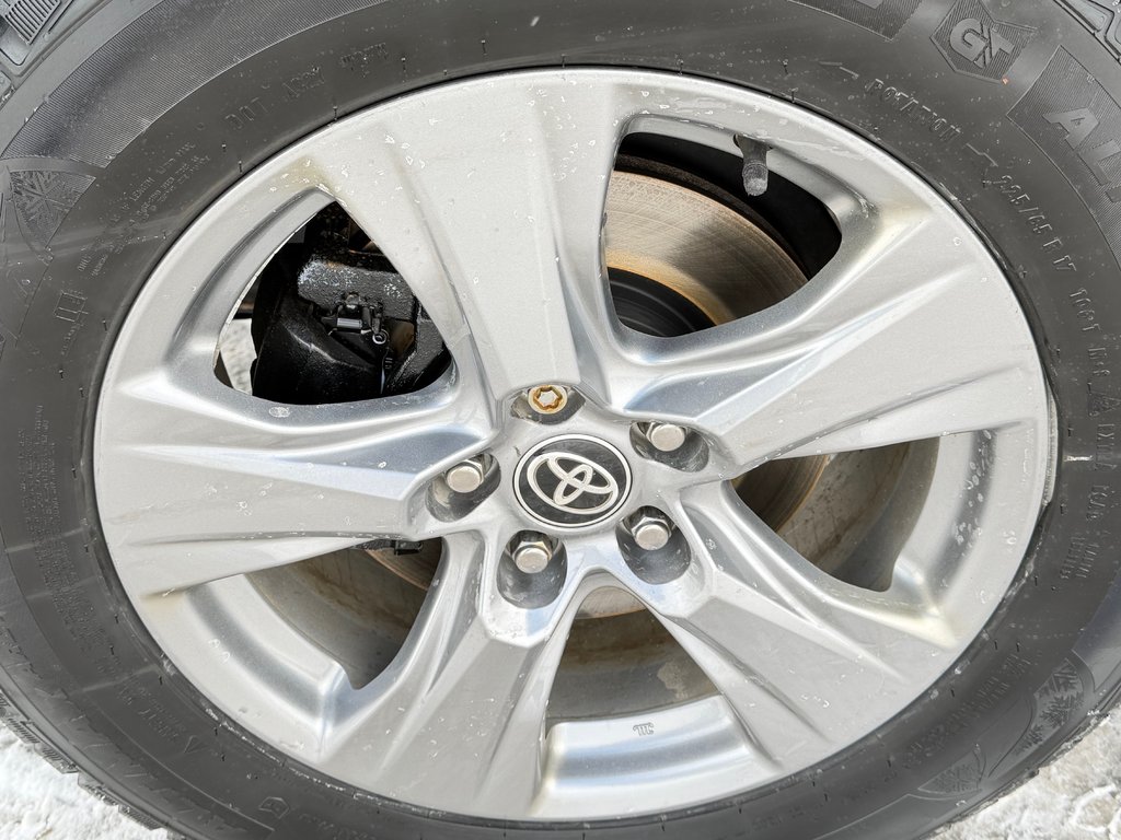 Toyota RAV4 XLE AWD / VALEUR DE REVENTE INCROYABLE / 2022 à Thetford Mines, Québec - 14 - w1024h768px
