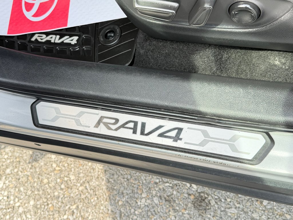 Toyota RAV4 XLE PREMIUM AWD / BAS KILOS / PRIX IMBATTABLE / 2022 à Thetford Mines, Québec - 34 - w1024h768px