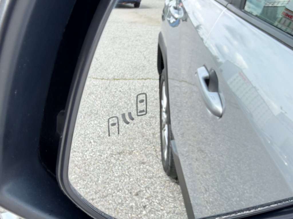 Toyota RAV4 XLE PREMIUM AWD / BAS KILOS / PRIX IMBATTABLE / 2022 à Thetford Mines, Québec - 29 - w1024h768px