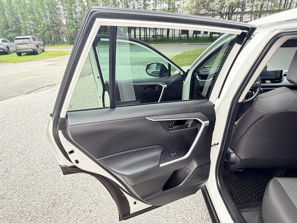 2022 Toyota RAV4 LE AWD / MEILLEUR VUS SUR LE MARCHÉ POINT FINAL / in Thetford Mines, Quebec - 35 - w1024h768px