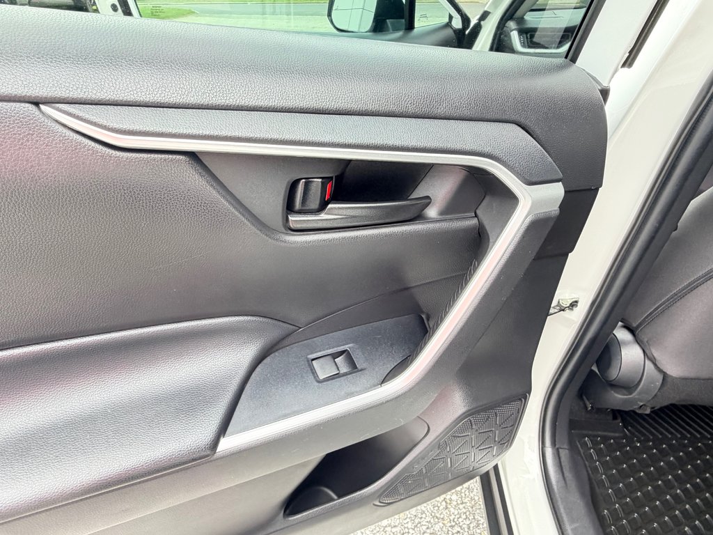 2022 Toyota RAV4 LE AWD / MEILLEUR VUS SUR LE MARCHÉ POINT FINAL / in Thetford Mines, Quebec - 36 - w1024h768px