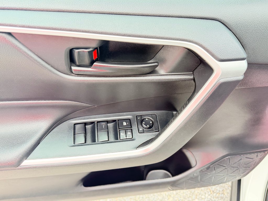 2022 Toyota RAV4 LE AWD / MEILLEUR VUS SUR LE MARCHÉ POINT FINAL / in Thetford Mines, Quebec - 41 - w1024h768px