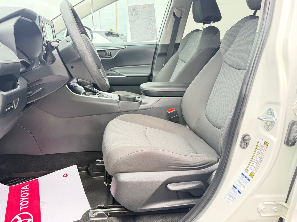 2022 Toyota RAV4 LE AWD / MEILLEUR VUS SUR LE MARCHÉ POINT FINAL / in Thetford Mines, Quebec - 23 - w1024h768px
