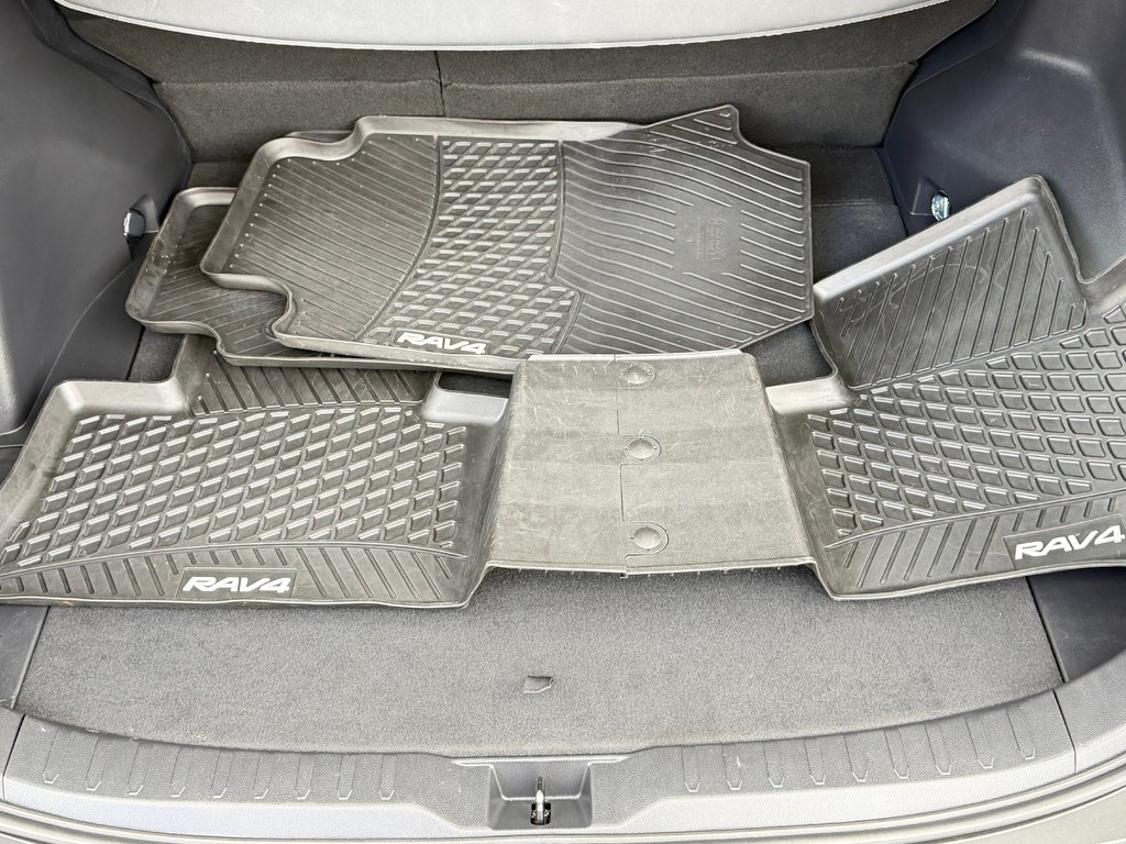 Toyota RAV4 XLE AWD / HITCH / DÉMARREUR DISTANCE / 2022 à Thetford Mines, Québec - 56 - w1024h768px
