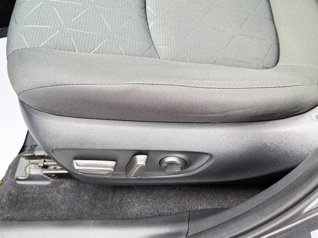 Toyota RAV4 XLE AWD / HITCH / DÉMARREUR DISTANCE / 2022 à Thetford Mines, Québec - 34 - w1024h768px