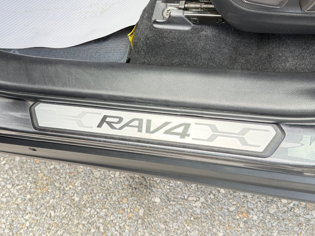 Toyota RAV4 XLE AWD / HITCH / DÉMARREUR DISTANCE / 2022 à Thetford Mines, Québec - 33 - w1024h768px